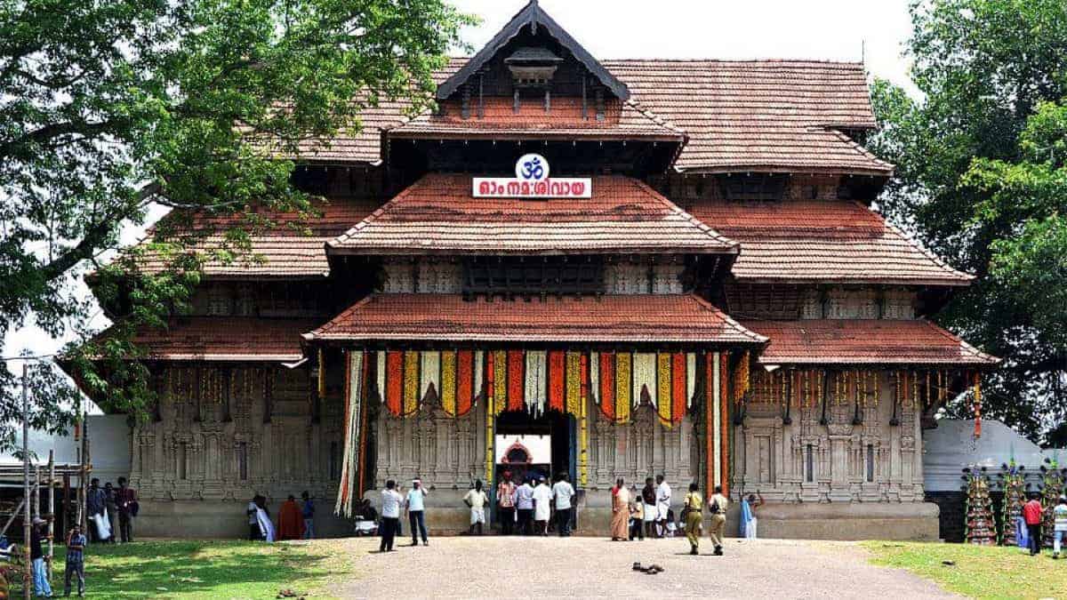 GURUVAYUR – THRISSUR – ATHIRAPALLY TOUR